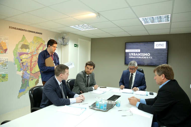 Urbanismo acata transporte de animais domésticos em ônibus