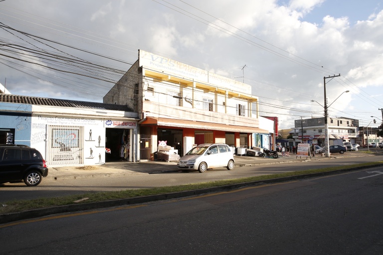 Urbanismo avalia liberar uso de recuo como estacionamento