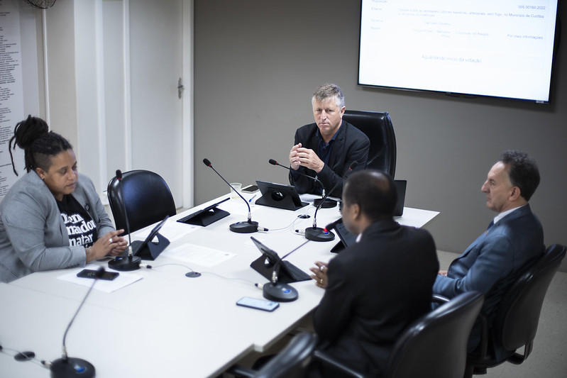 Urbanismo se manifesta contra os cabides solidários em bancas de jornais