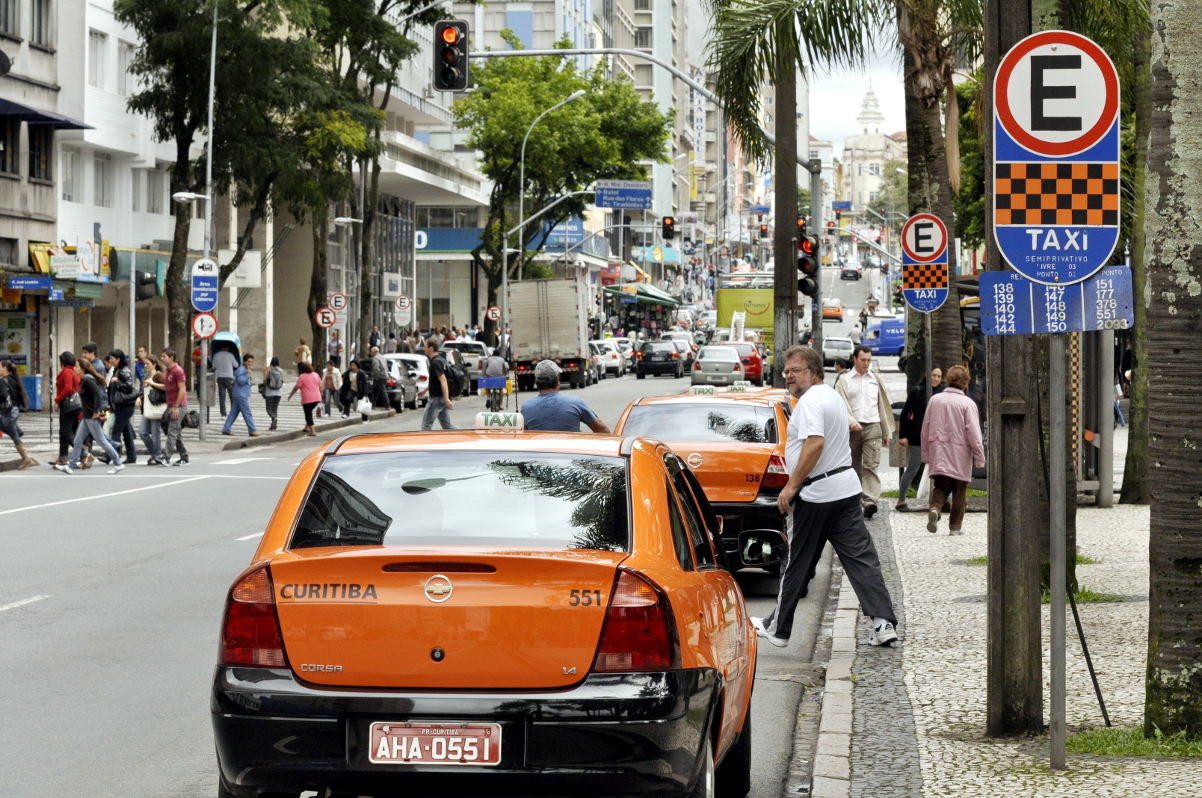 Urbs libera banheiros para taxistas, responde PMC 