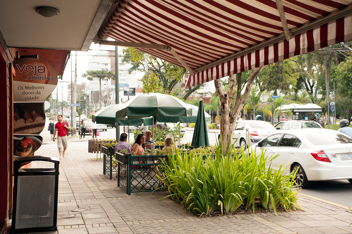 Uso cumulativo da calçada e do recuo aguarda regulamentação do Executivo