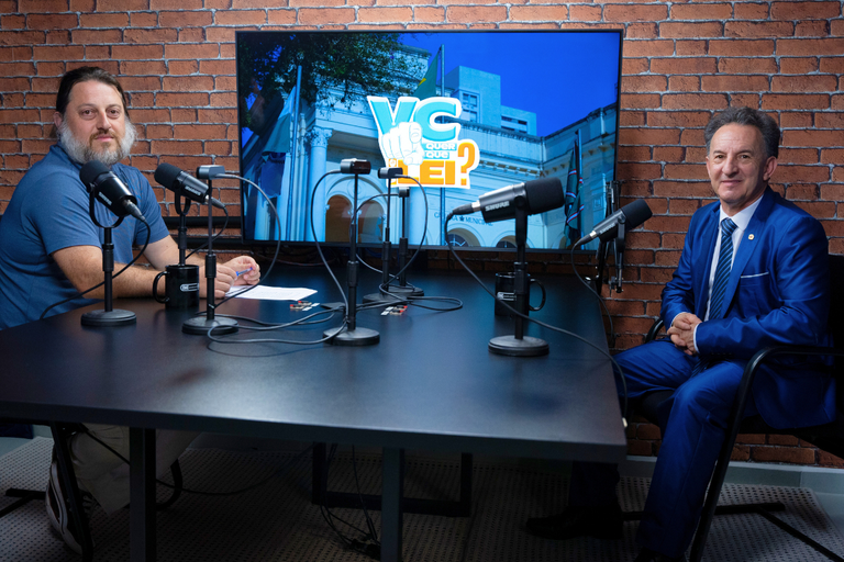 Podcast discute Bíblia como material paradidático