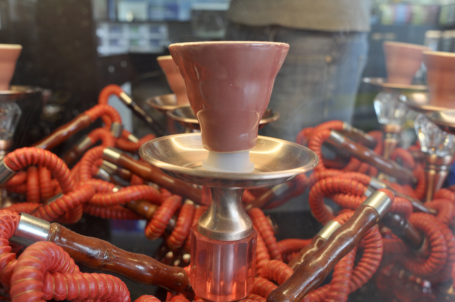 Uso do narguilé pode ser proibido em locais públicos