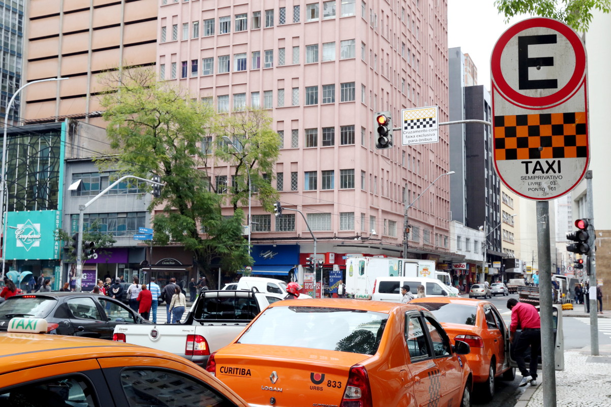 Uso livre de vagas por táxis já pode ser votado em plenário