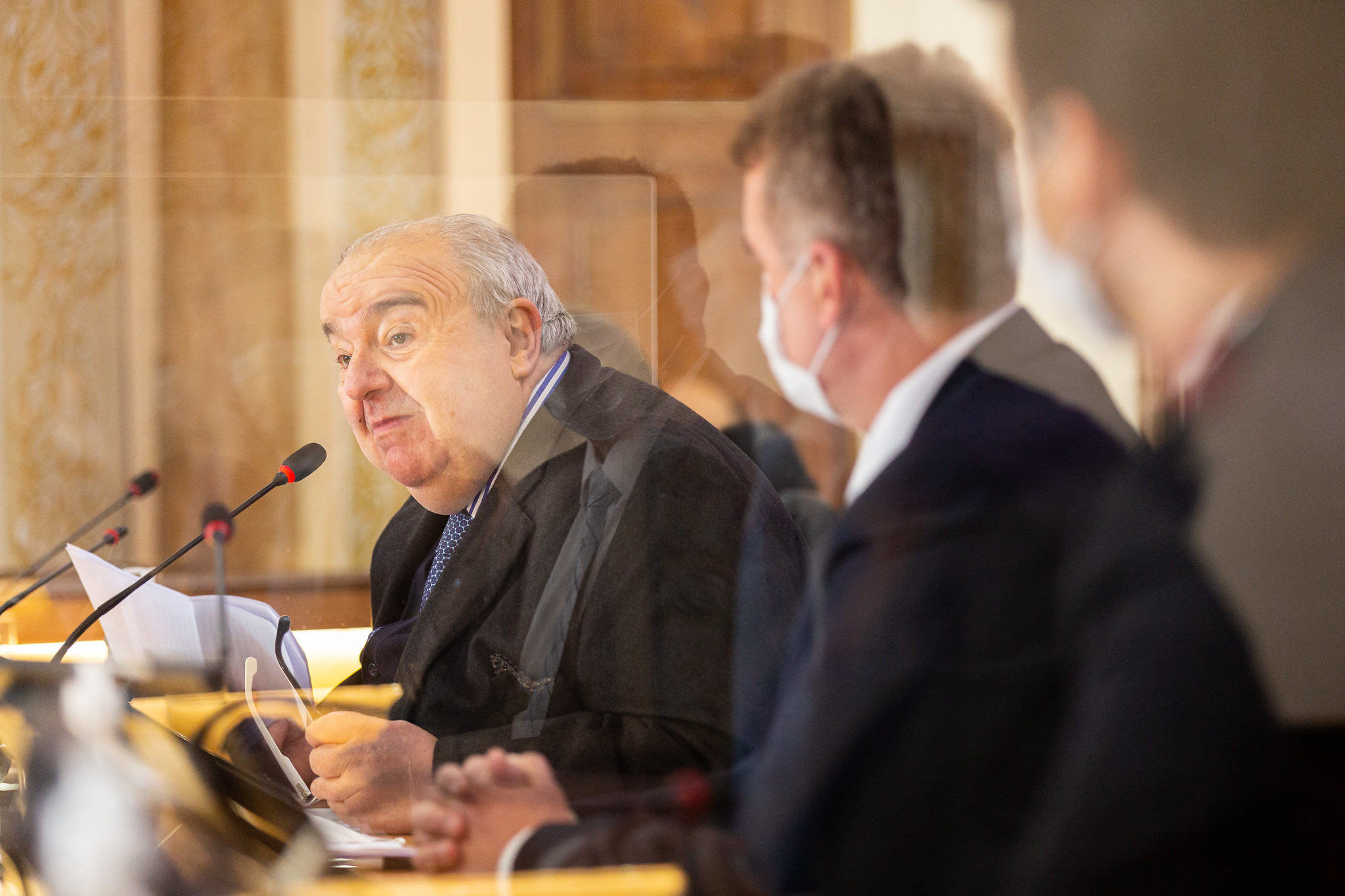 Vacinação avança em Curitiba e Greca cobra suporte do governo federal