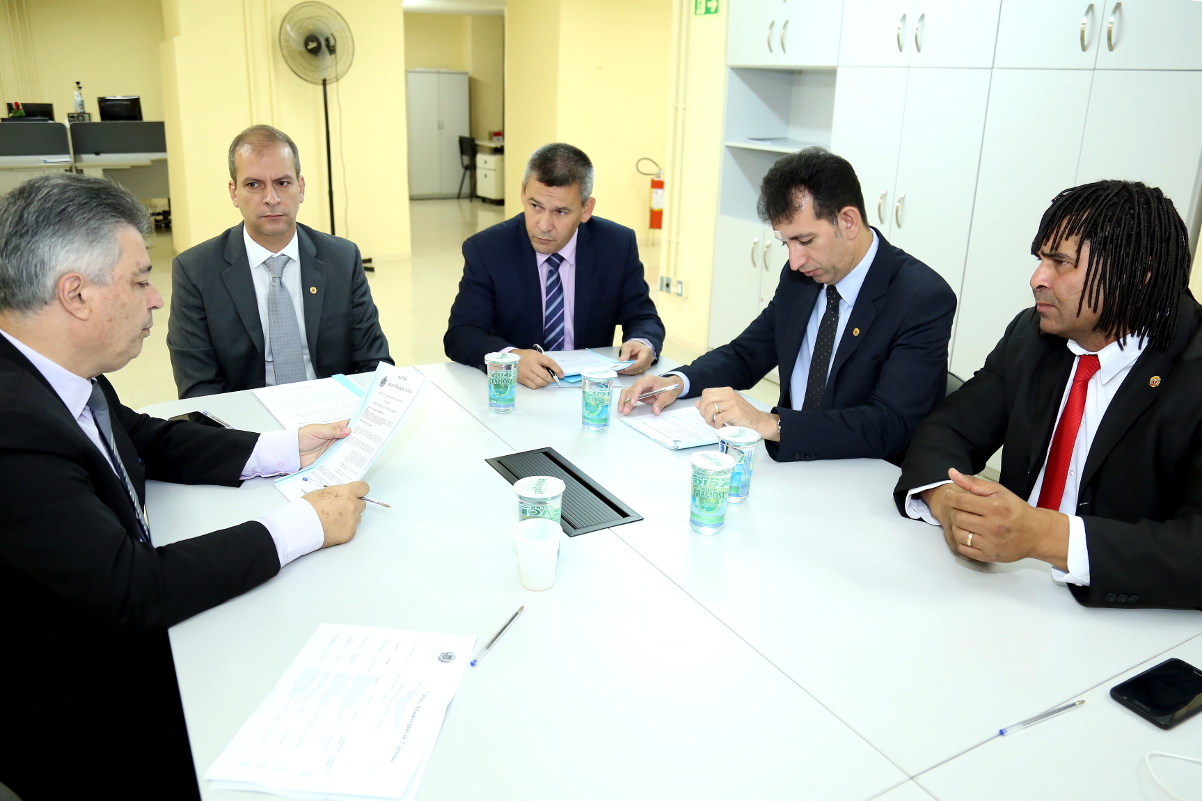 Vagas para crianças vítimas de violência aguarda análise em plenário