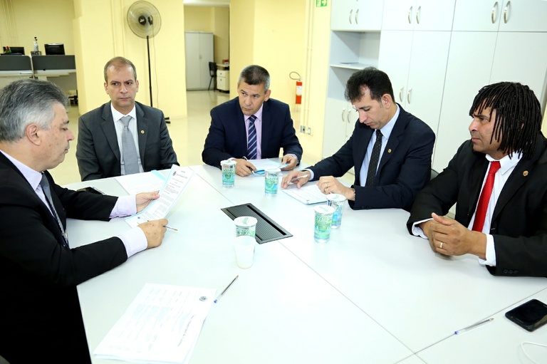 Vagas para crianças vítimas de violência aguarda análise em plenário