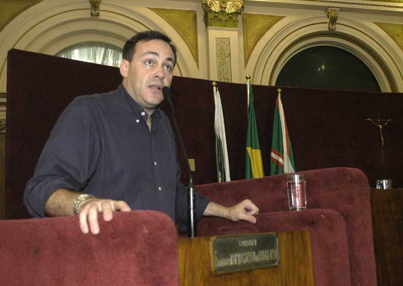 Vereador aborda denúncias sobre repasse de dinheiro  