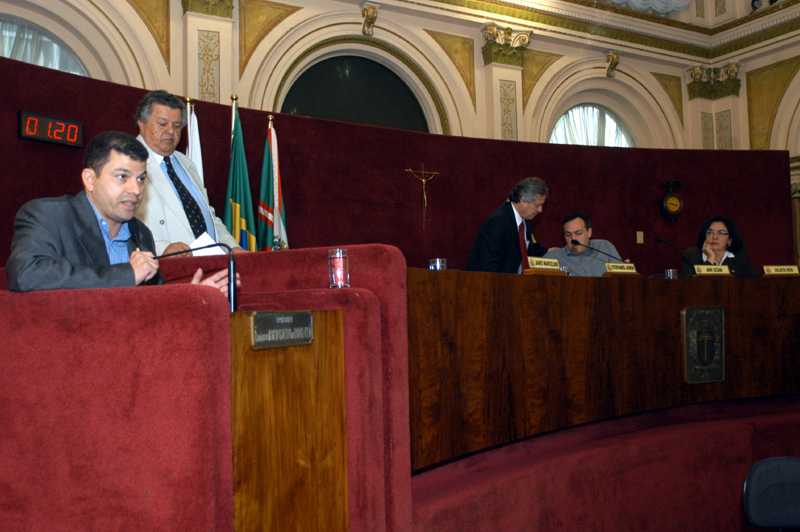 Vereador analisa as contas da FAS 