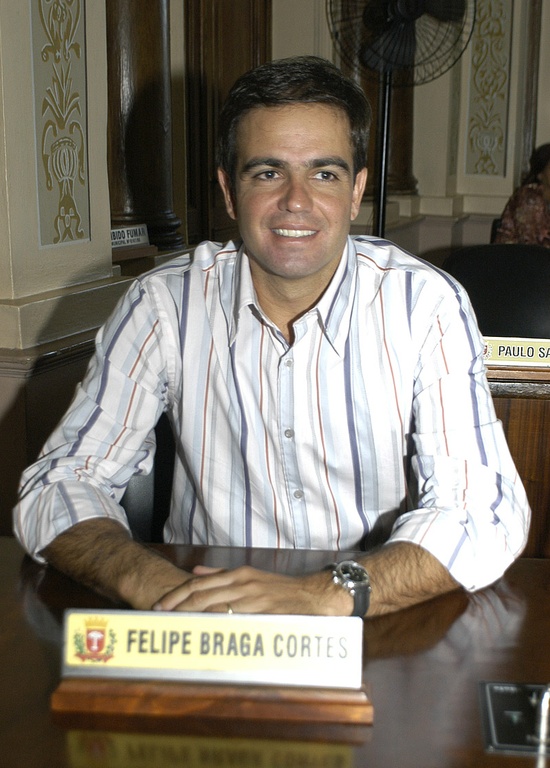 Vereador anuncia desligamento do PMDB 