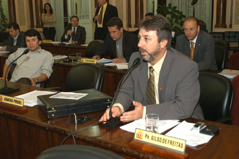 Vereador atende pedido de pedestres do Capão Raso 