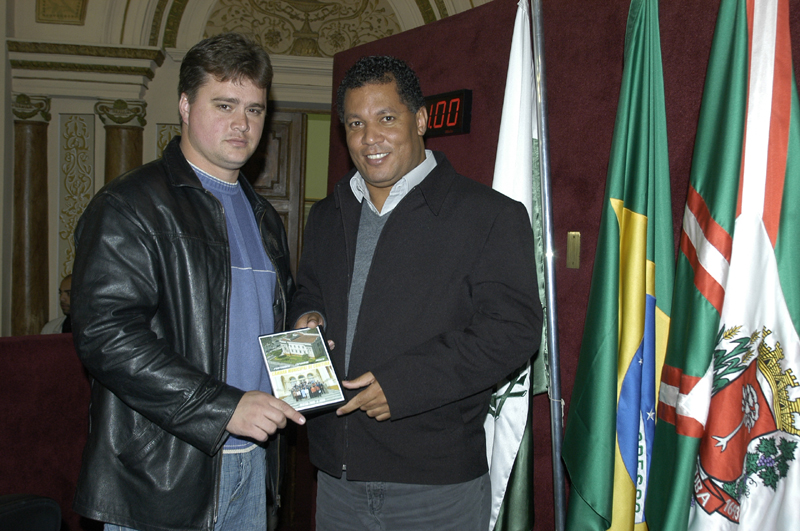 Vereador convida para congresso de municípios 