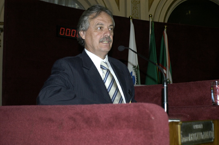 Vereador cria vantagens para os recém formados 