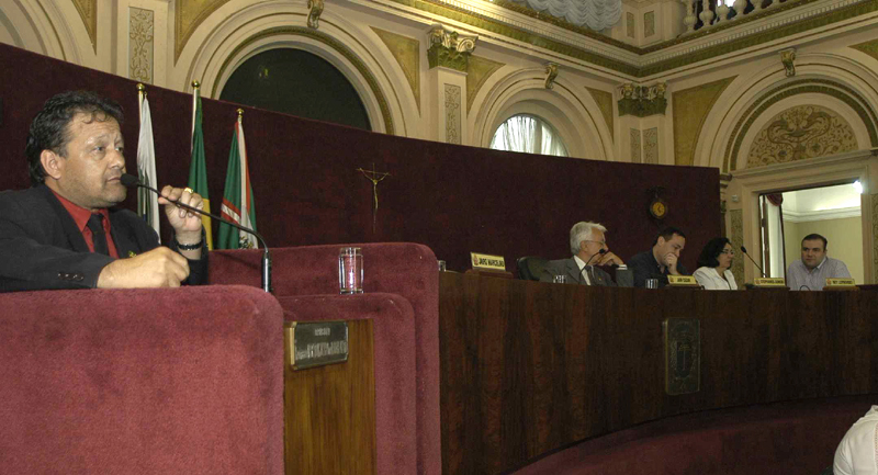 Vereador critica valor do pedágio 