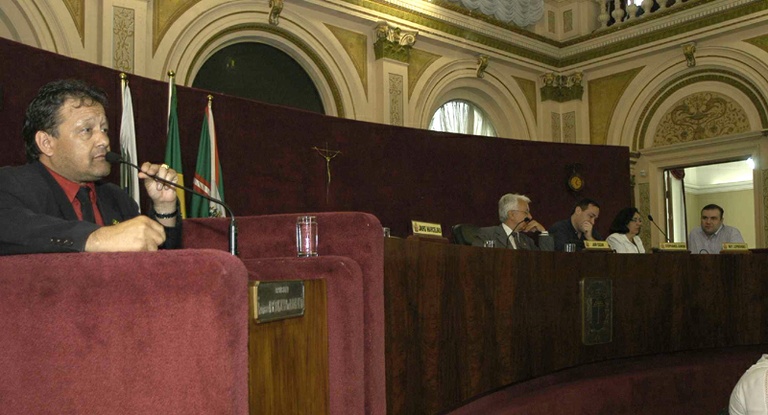 Vereador critica valor do pedágio 