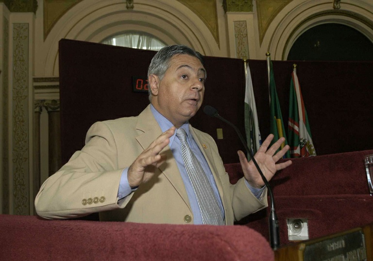 Vereador defende democracia plena 