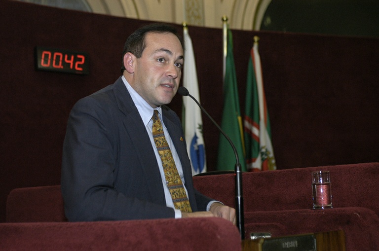 Vereador defende investigação dos envolvidos no mensalão 