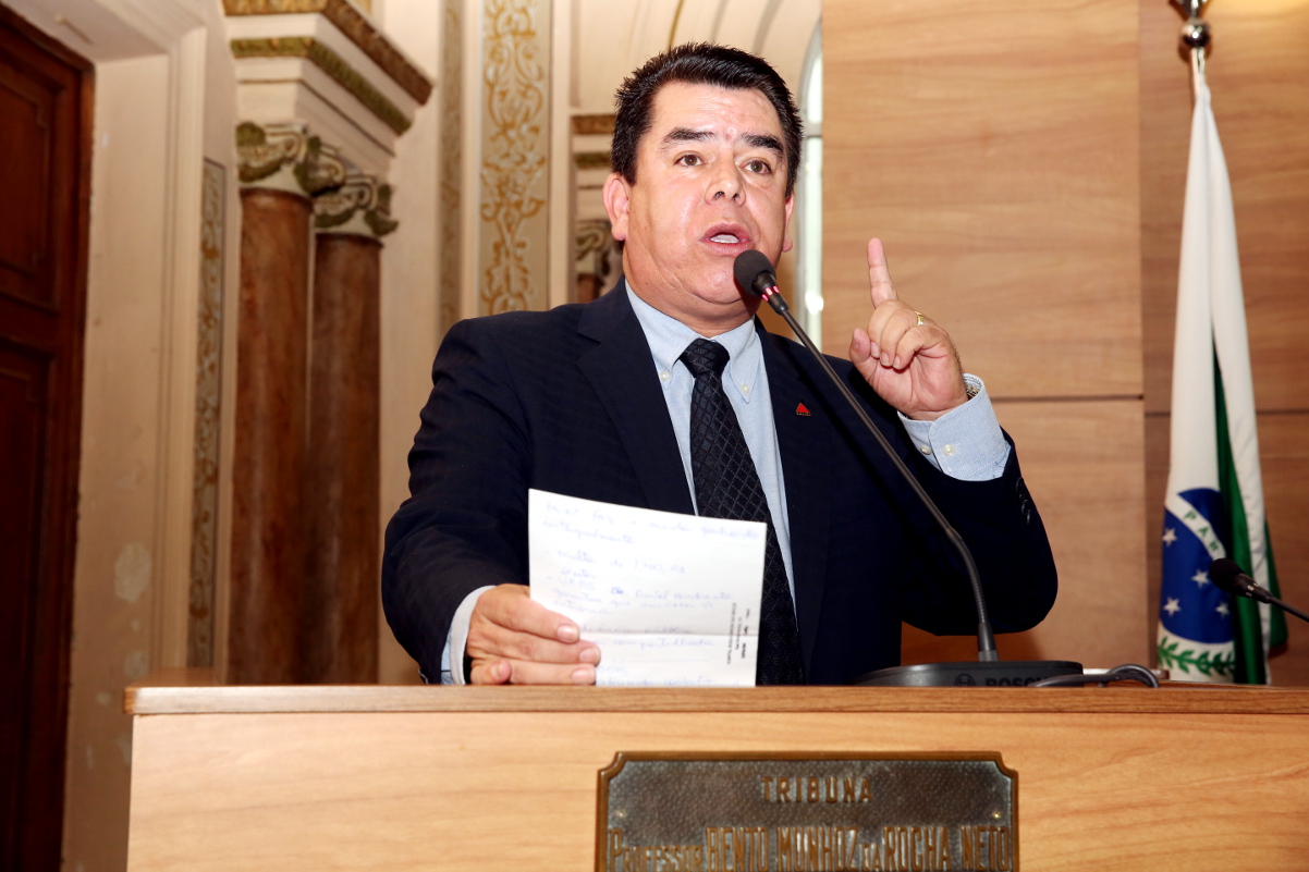 Vereador e taxistas protestam contra o Uber em Curitiba