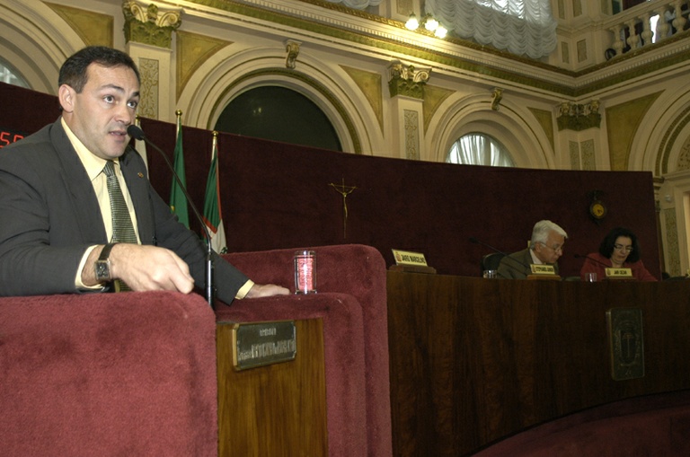 Vereador fala de projeto sobre brasão 