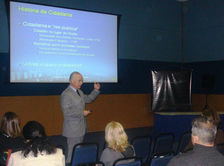 Vereador fala de saneamento ambiental 