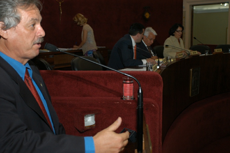 Vereador faz homenagem póstuma a jornalista 