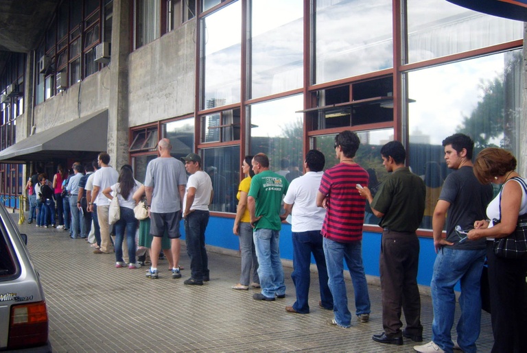 Vereador faz sugestão para acabar com filas na Urbs 