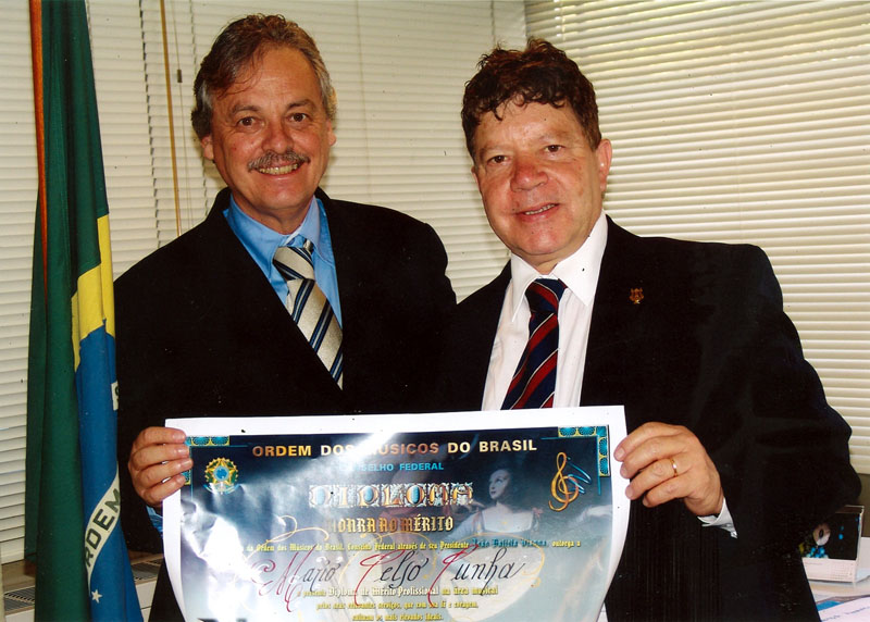 Vereador homenageado pelos músicos 