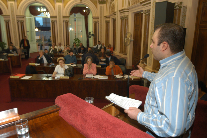 Vereador incentiva utilização de táxis 