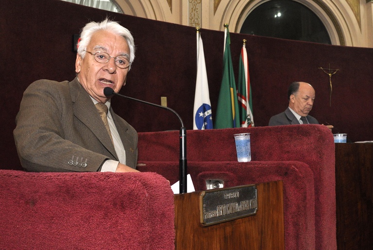 Vereador informa sobre convenção no plenário 