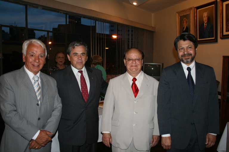 Vereador integra academia de letras 