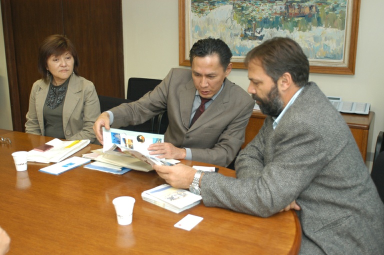Vereador japonês conhece a Câmara 