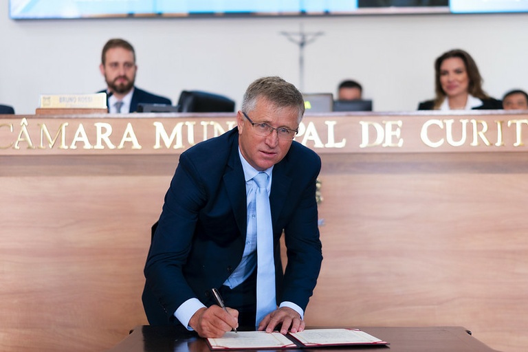 Vereador Mauro Bobato retorna à Câmara de Curitiba