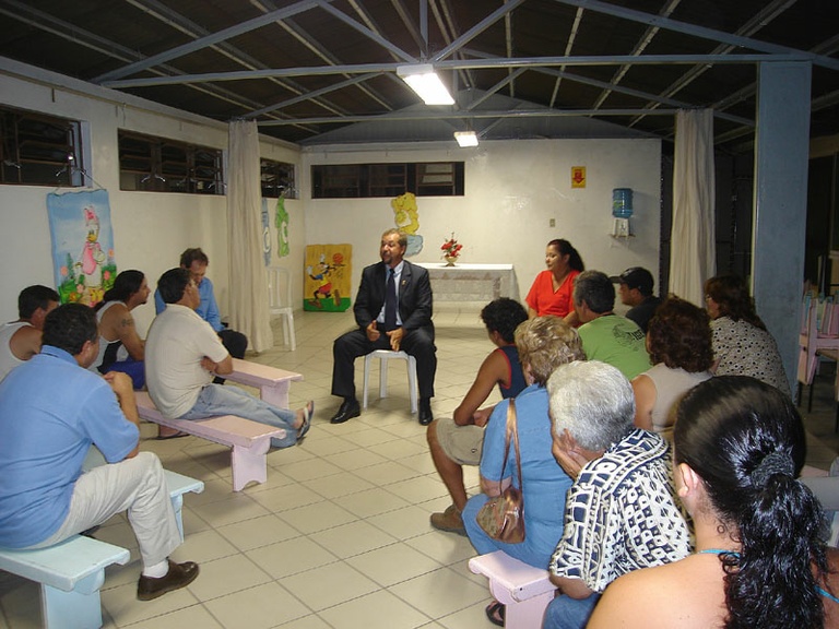 Vereador ouve pedido de moradores da Vila Nori 