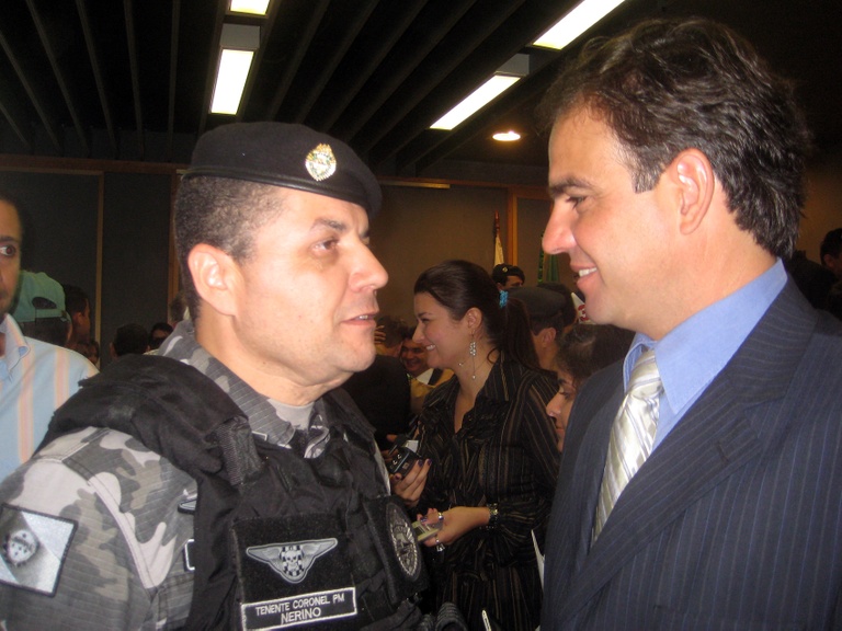 Vereador participa da troca de comandos 