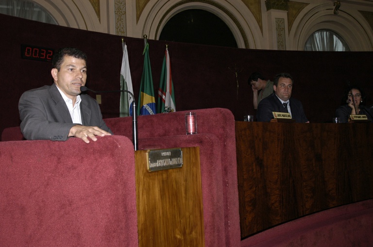 Vereador pede a revisão de concessões 