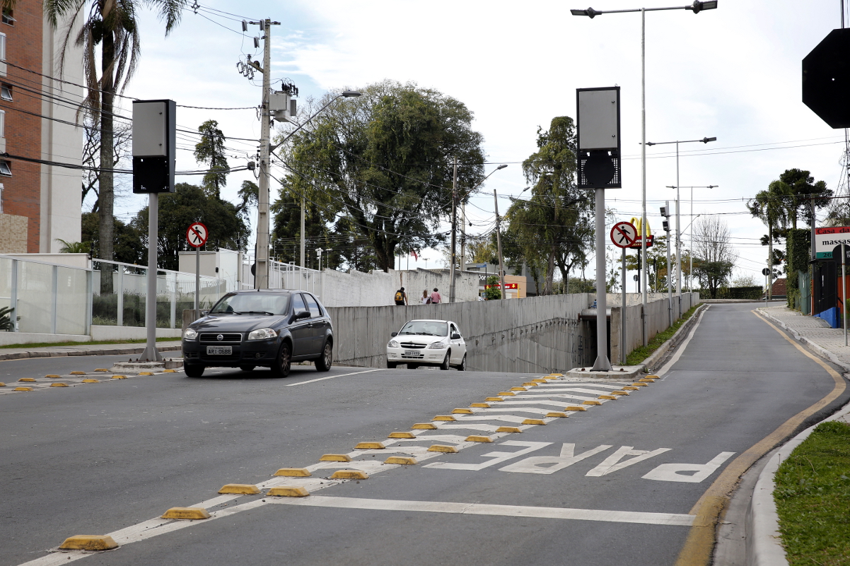 Vereador pede correção de erosão em obras de trincheira