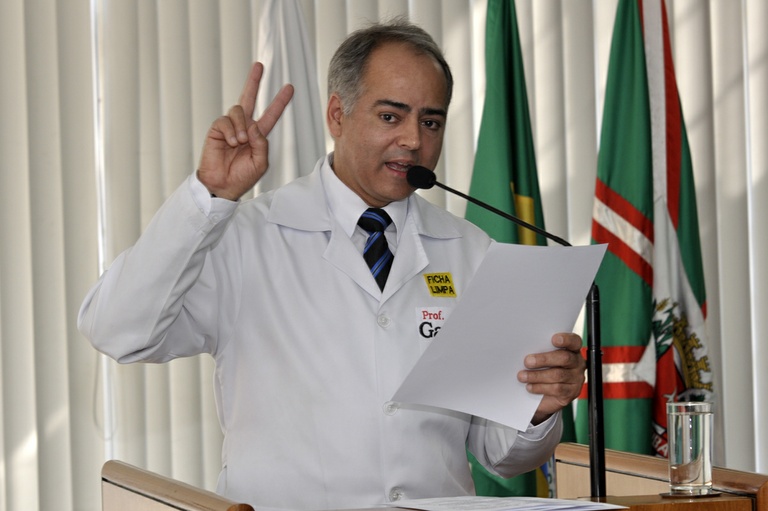 Vereador pede informações sobre calçadas, IPCC e Cohab 