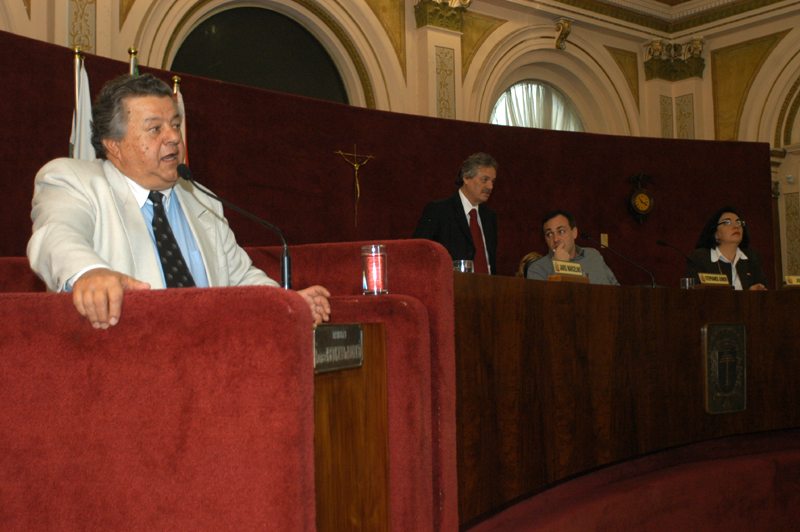 Vereador pede sinalização para pedestres na cidade 