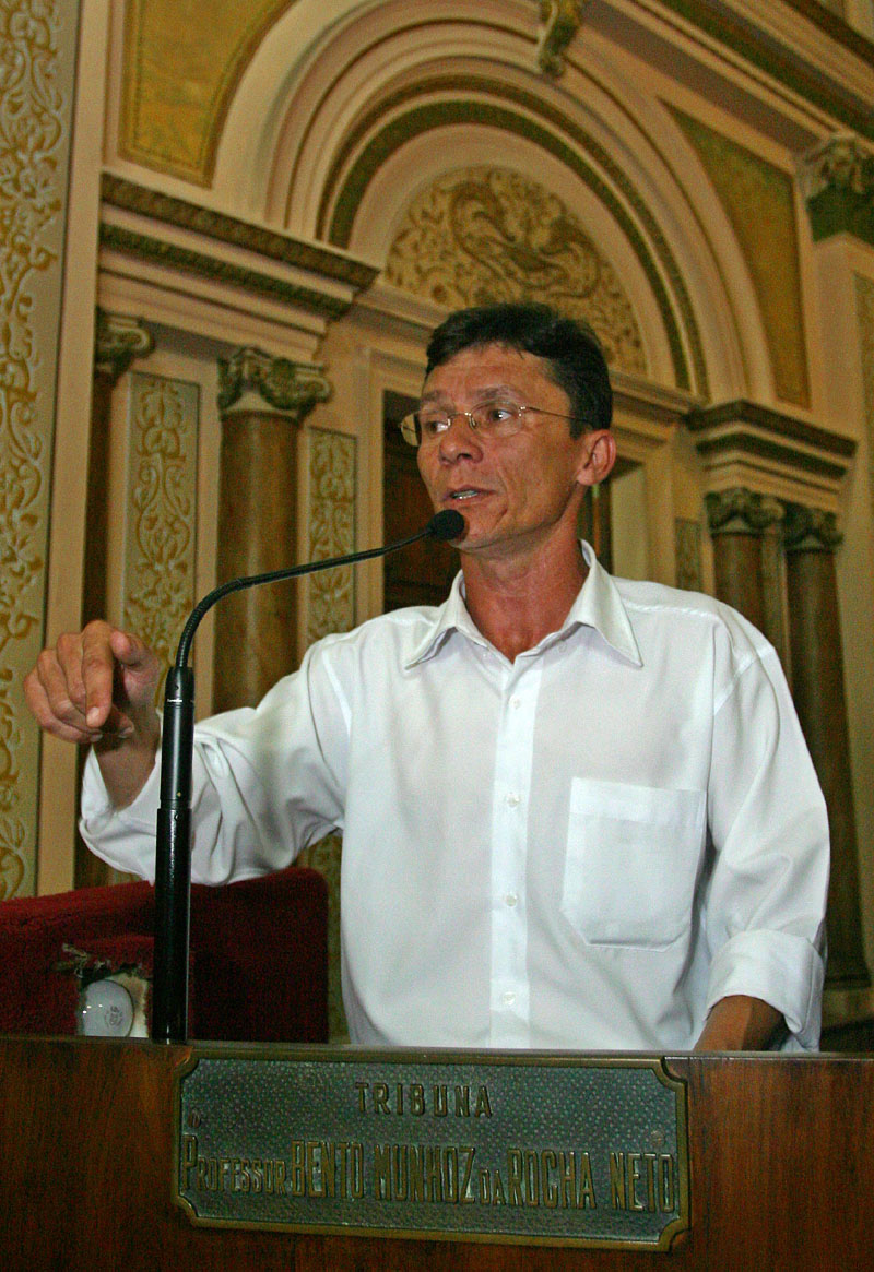 Vereador pede urgência na reforma política 