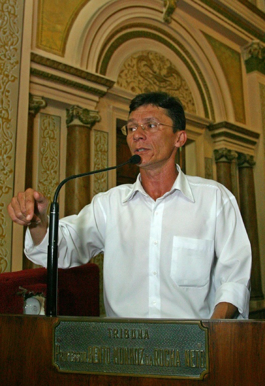 Vereador pede urgência na reforma política 