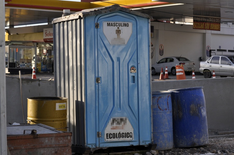 Vereador propõe banheiros químicos adaptados em eventos