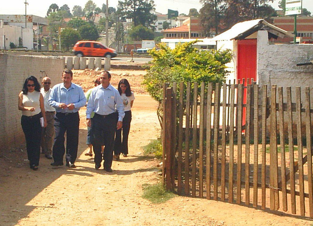 Vereador quer melhorar vida em área de ocupação 