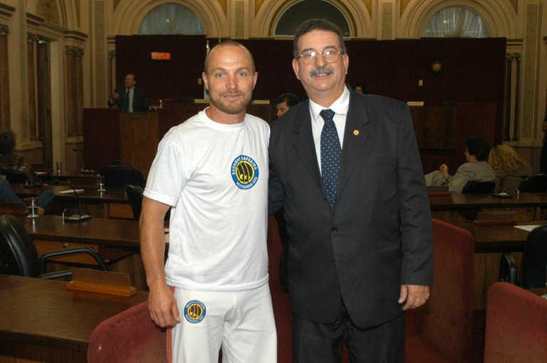 Vereador recebe mestre de capoeira 