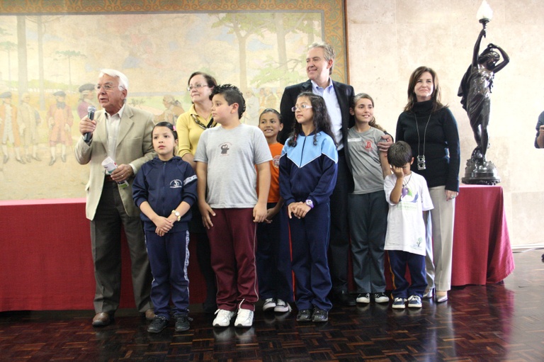 Vereador representa Câmara em premiação de estudantes 