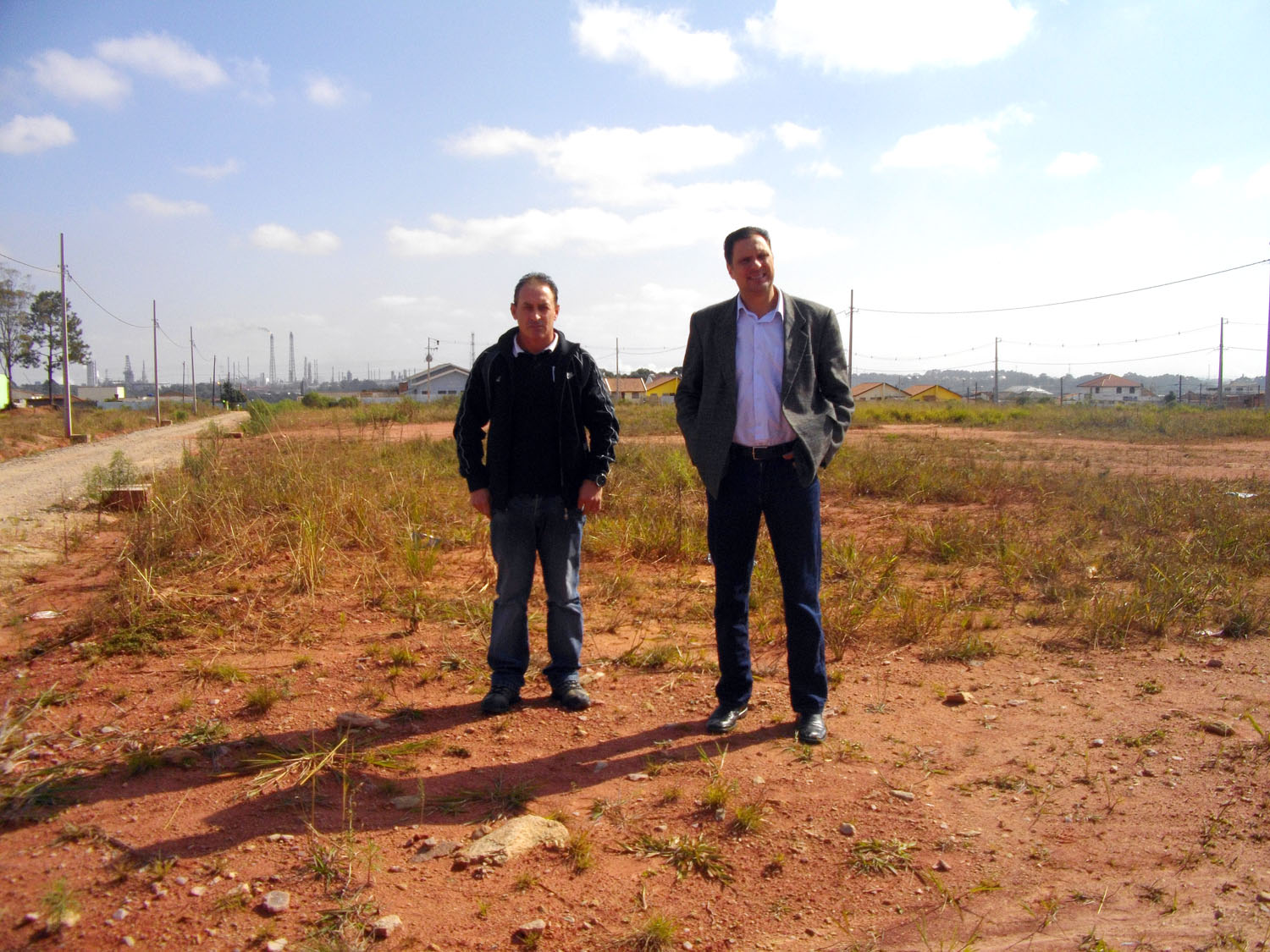 Vereador visita área onde será instalada Rua da Cidadania 