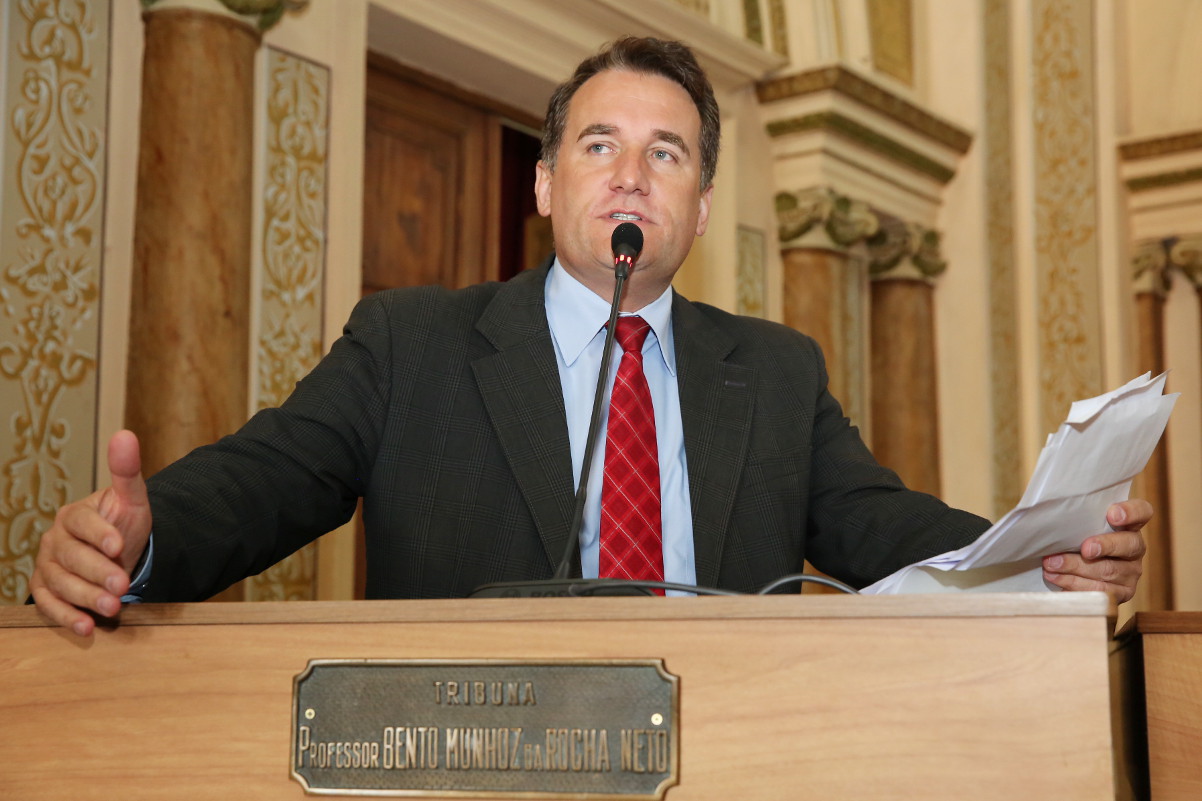 Vereador volta a questionar concessão da Pedreira Paulo Leminski