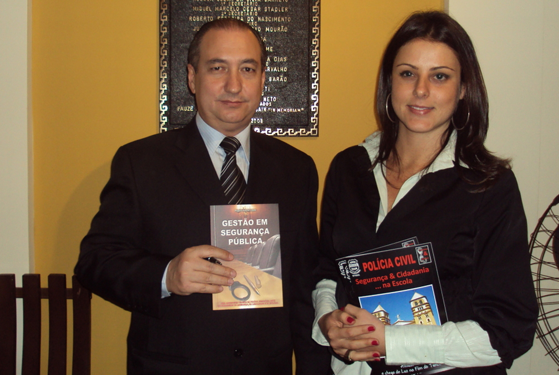 Vereadora prestigia lançamento de livro 