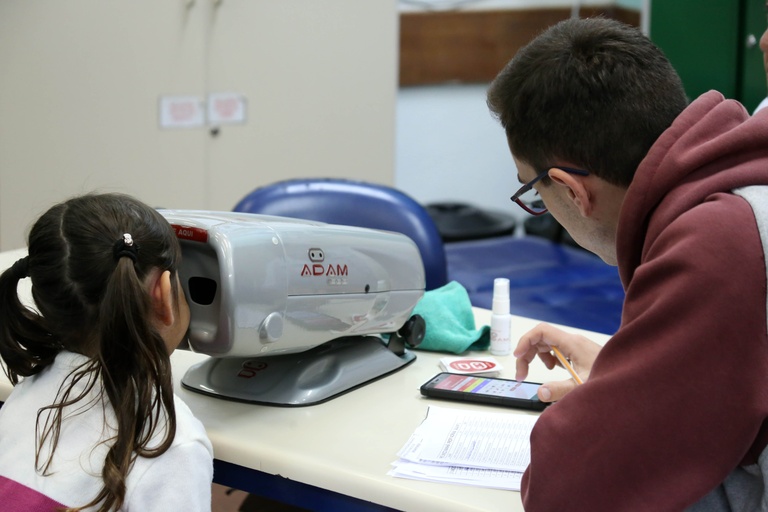 Vereadora propõe atendimento oftalmológico em escolas de Curitiba