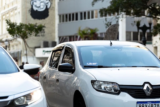 Vereadora propõe pontos de apoio para trabalhadores de aplicativos