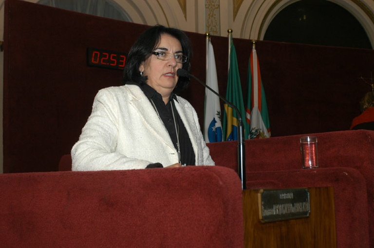 Vereadora quer controlar faltas na rede pública 